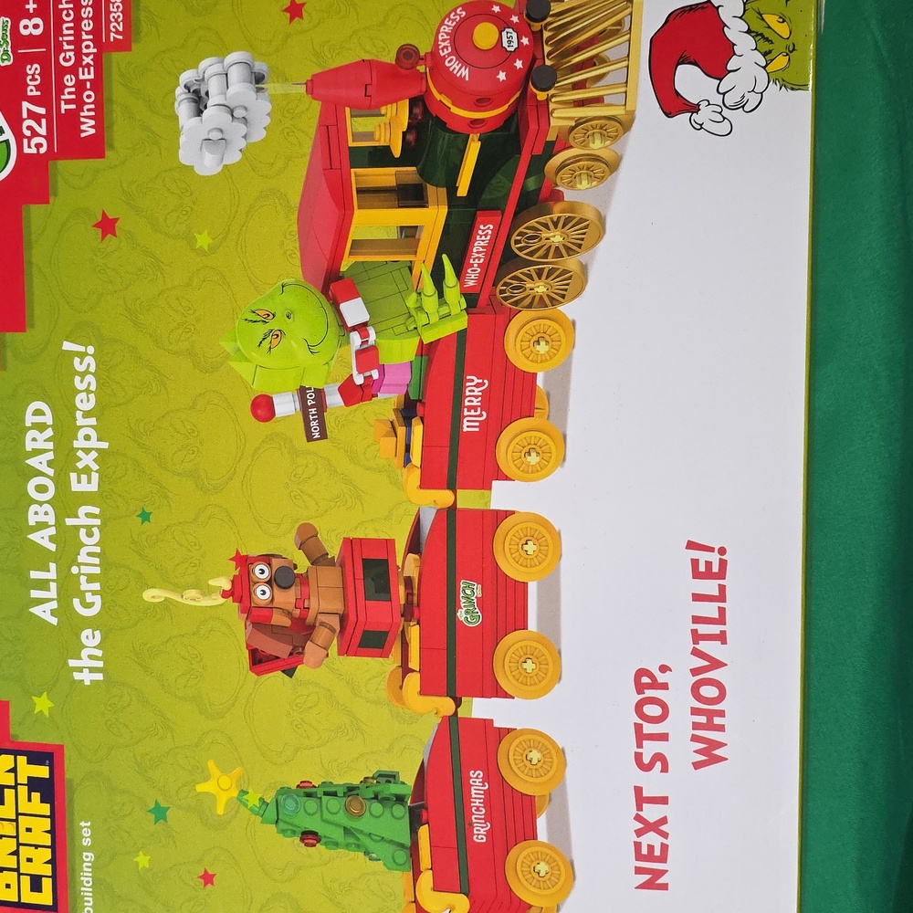 The Grinch Who-Express Train Set - Red & Green Whoville 527 Pieces Brick Craft - Picture 2 of 5
